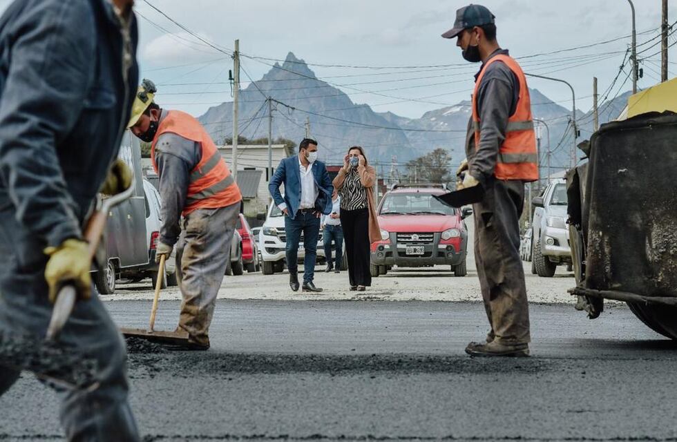 Vuoto recorrió las obras de pavimentación del Barrio Pipo