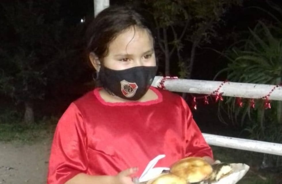 Una niña bahiense recibió dinero por su cumpleaños y compró alimentos para donar