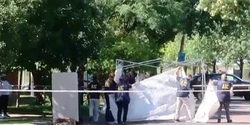 La Policía montó un operativo en Lituania al 5600 para examinar las bolsas durante la mañana. (Canal 3)
