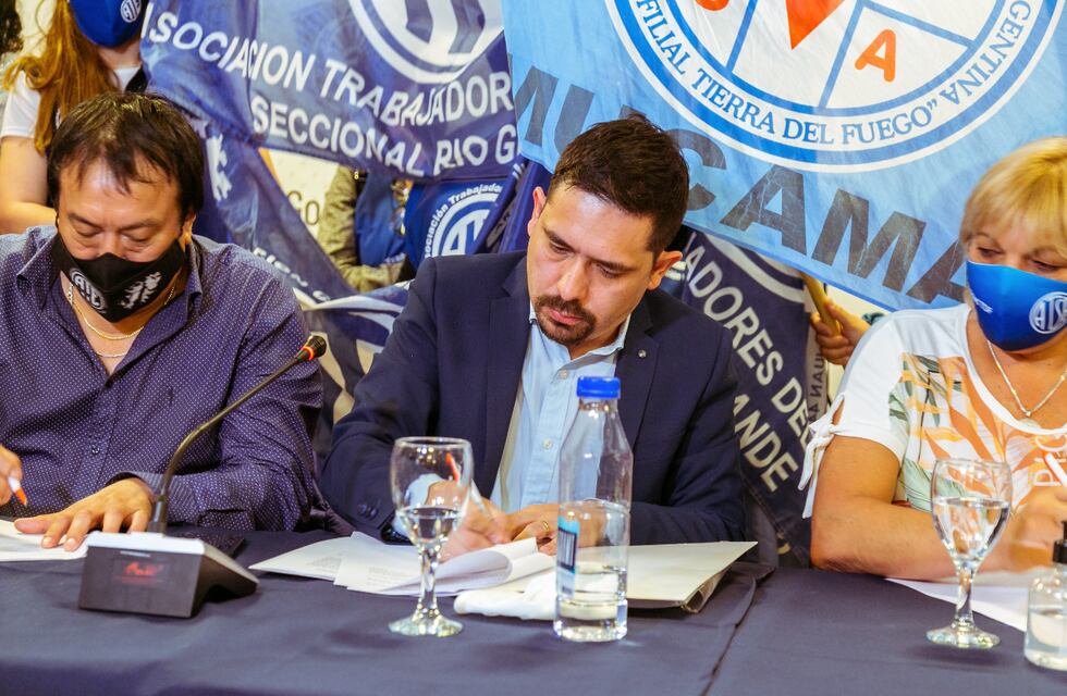 Histórica firma de convenio de trabajo entre Gobierno y Sindicatos estatales