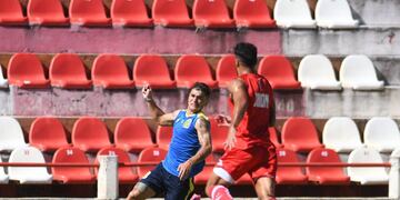 El delantero Luca Martínez Dupuy fue titular en el Estadio 15 de Abril.