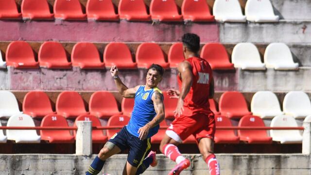 El delantero Luca Martínez Dupuy fue titular en el Estadio 15 de Abril.