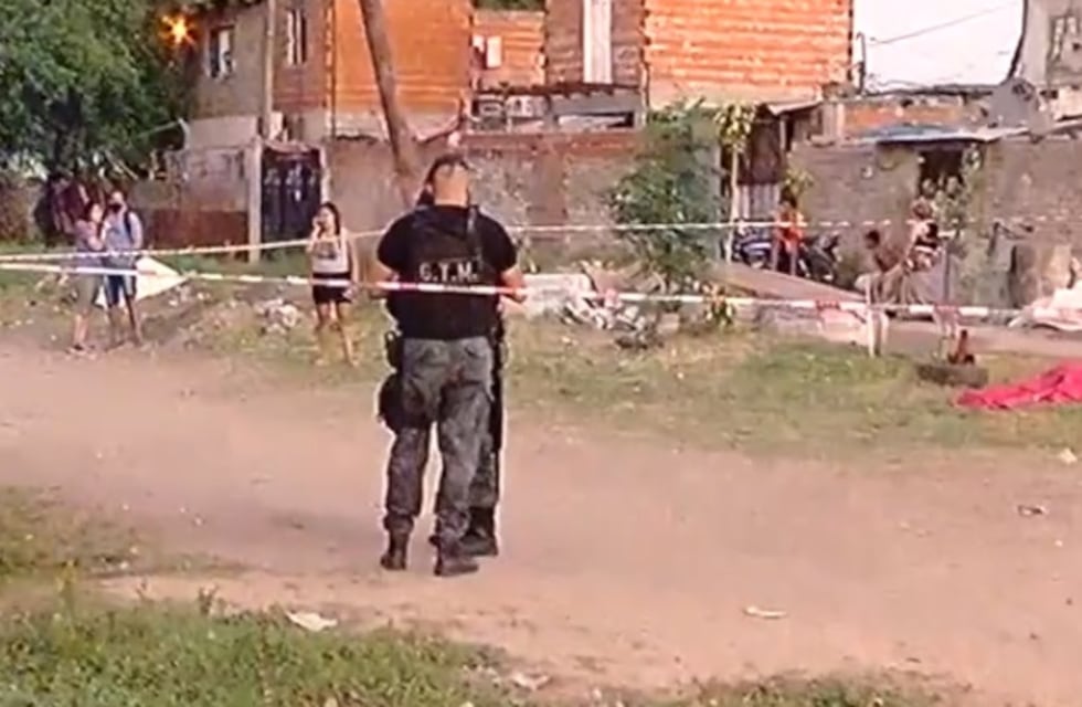 Buscan a un tirador por el crimen de un adolescente que jugaba al fútbol