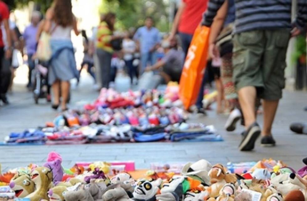 En un año subieron 17% los puestos de venta ilegales en el microcentro de Rosario