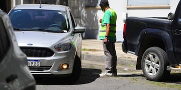 Los naranjitas están habilitados a cobrar solo en algunos lugares de Córdoba. (Fotos Nicolás Bravo)