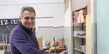Agustín Rossi emitió su voto en este domingo electoral en Santa Fe.