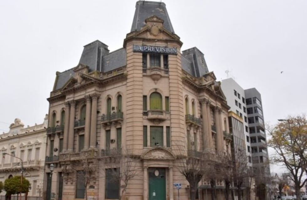Tres Arroyos: La Municipalidad supervisa los trabajos de recuperación del edificio “La Previsión”