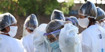 “Hay vacunas para las prepagas pero faltan para el personal de salud”, denuncia la ATE.