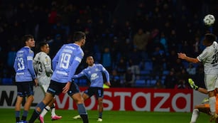 Golazo del peruano Reyna para Belgrano. Busco el ángulo, palo y 2 a 1 contra Central Córdoba.