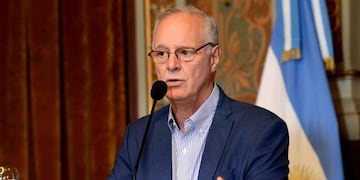 "Trabajamos de manera conjunta para organizar un histórico plan de vacunación contra el Covid-19", señaló el ministro.