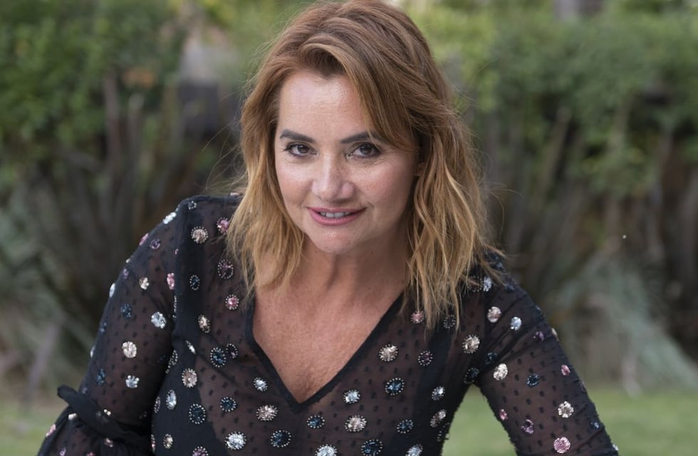 Nancy Pazos dio cátedra de estilo con un vestido plateado mega escotado y se robó todas las miradas