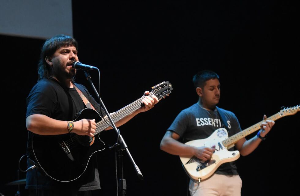 El Festival de Folklore reunió artistas locales y referentes nacionales de la música popular
