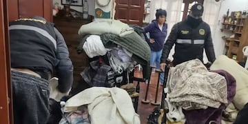 La medida se llevó a cabo con el apoyo de perros que recorrieron el domicilio, incluyendo la habitación que ocupa Raúl Noro, esposo de Sala, quien se encuentra gravemente enfermo.