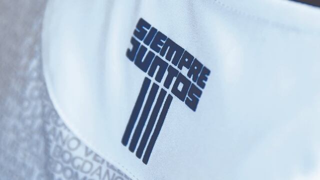 El cuerpo de la camiseta alternativa está estampado simbólicamente con la presencia de socios y socias que estuvieron en los meses de pandemia.