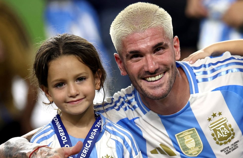 El picante reclamo de Francesca, la hija de Rodrigo De Paul, en pleno entrenamiento de la Selección Argentina