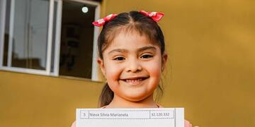 Diez nuevas viviendas sociales fueron entregadas a mujeres en Pomán y Mutquín, marcando un hecho histórico en la zona.