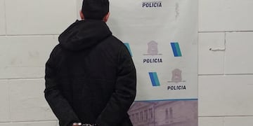 Fue sorprendido robando la batería de un camión y fue aprehendido