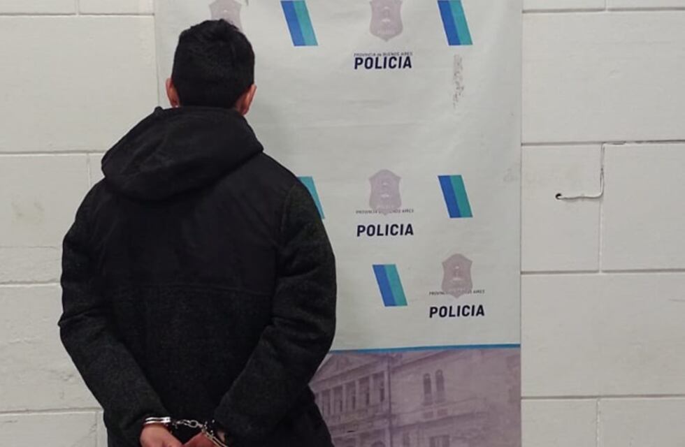 Tres Arroyos: Fue sorprendido robando la batería de un camión y fue aprehendido
