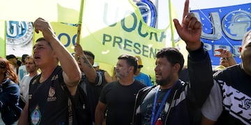 Paro Nacional de la CGT. Concentración en Plaza de Mayo. (Clarín)