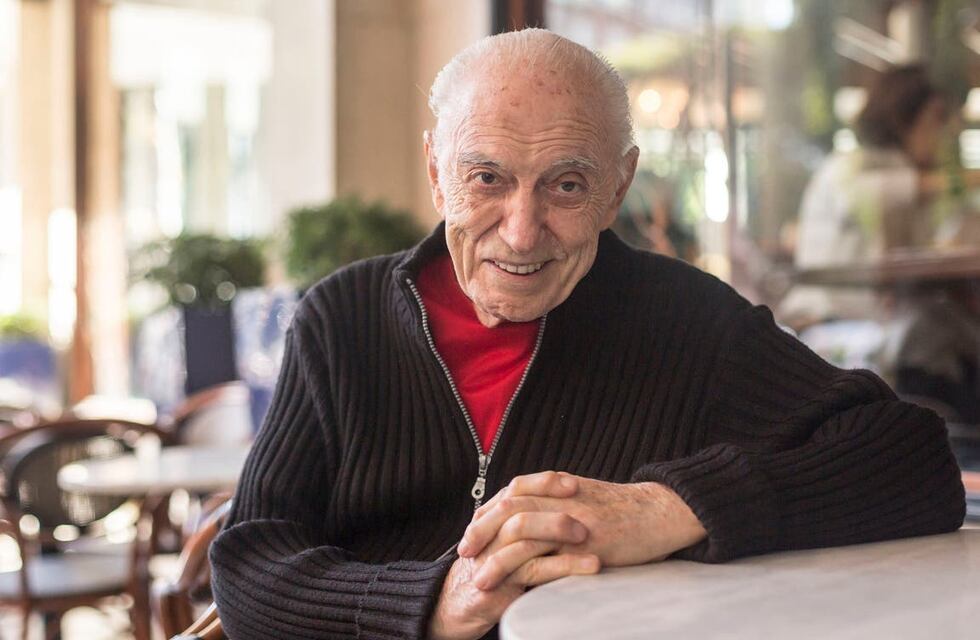 Quién fue Cacho Fontana, el famoso locutor y conductor argentino que murió a sus 90 años