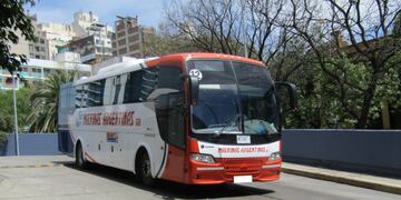 Un colectivo del transporte interurbano de Córdoba y un auto chocaron.