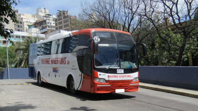 Un colectivo del transporte interurbano de Córdoba y un auto chocaron.