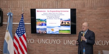 El biólogo estadounidense Russel Reiter, recibió el título Doctor Honoris Causa en la UNCuyo.
