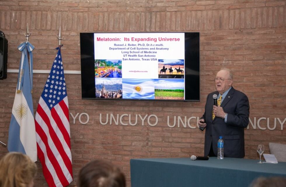 Eminente biólogo internacional recibió el título Doctor Honoris Causa de la UNCuyo