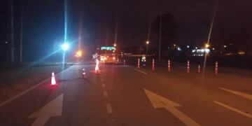 Efectivos policiales y personal de Seguridad Vial refuerzan controles vehiculares para evitar la circulación nocturna, en Jujuy.