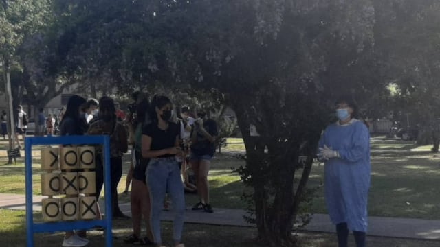 Largas colas para hisoparse en Rafaela