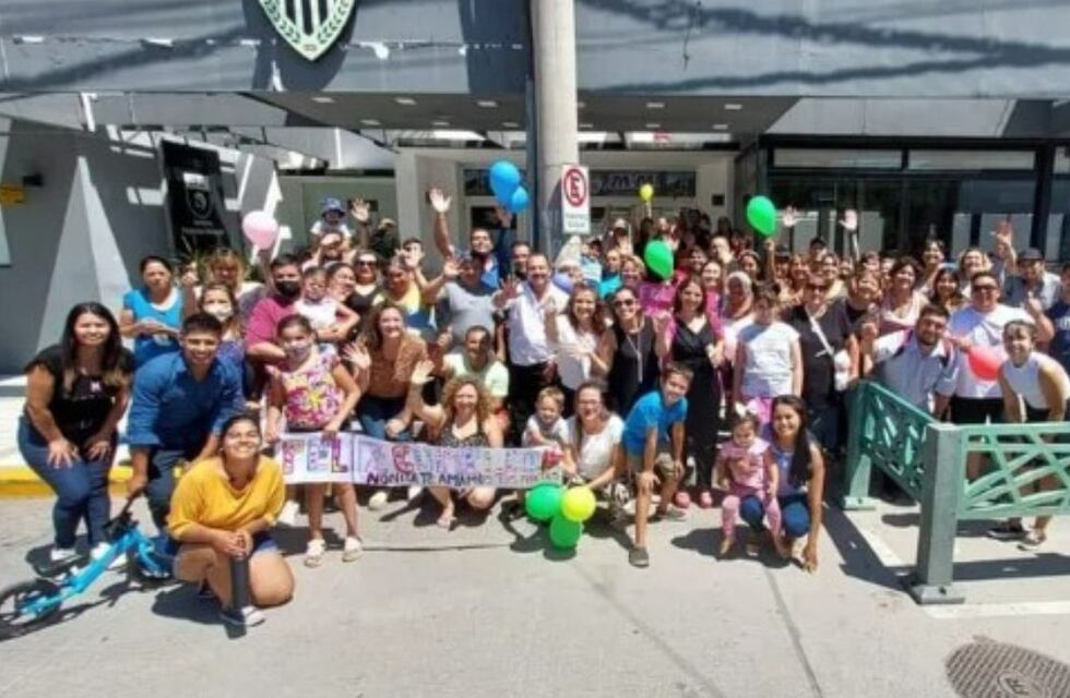 Una pastora de Cipolletti estaba internada en el día de su cumpleaños y una multitud de gente la homenajeó desde la vereda