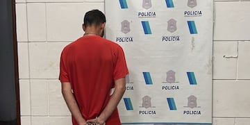 atacó con un hacha una propiedad y le encontraron un cuchillo entre sus pertenencias