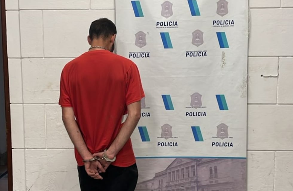 Tres Arroyos: atacó con un hacha una propiedad y le encontraron un cuchillo entre sus pertenencias