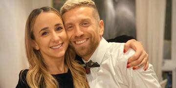 Se encienden las alarmas: la esposa del Papu Gómez dejó de seguir a las parejas de La Scaloneta.