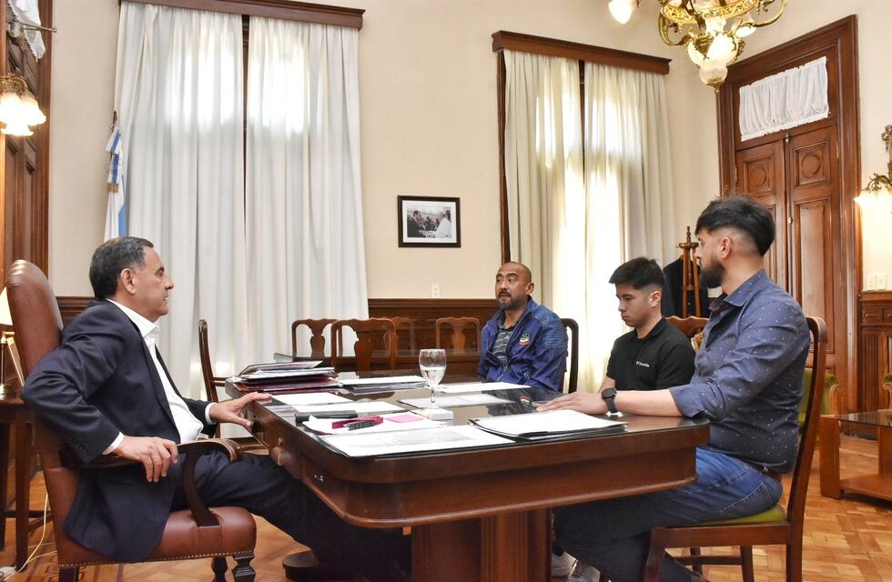 El joven nadador tucumano Gustavo Olea fue recibido por Amado