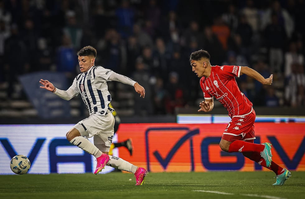 Video: noche soñada para Diego Barrera, con “medio gol” en Talleres y el saludo de su familia
