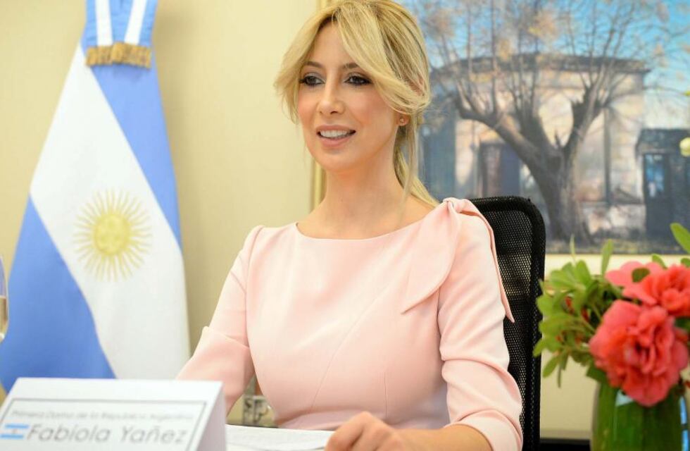 Fabiola Yañez enterneció las redes con un video armando una silla mecedora a días de ser mamá: “Estamos cerca”