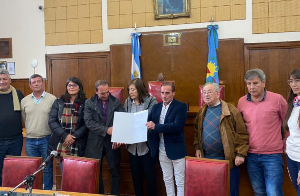 Emotivo reconocimiento post mortem al dirigente sindical Abdul Saravia