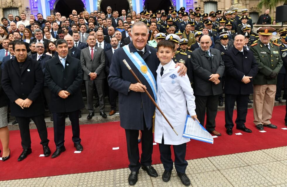 Un alumno dió su mensaje ante el gobernador Jaldo