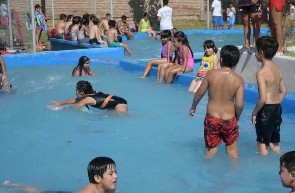 En medio del aumento de casos de Covid suspenderían las colonias de verano en San Juan