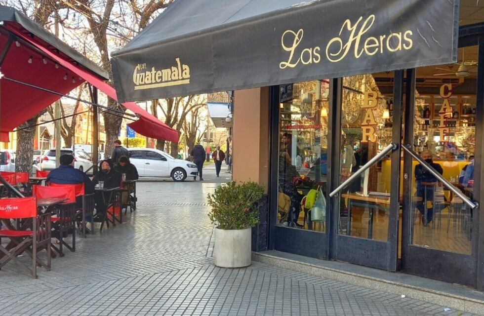 Robados e inundados: un conocido bar del sur de Rosario terminó con importantes daños tras un robo