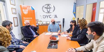 Gobierno rubricó pasantías.