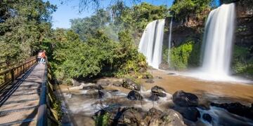 La ceremonia se llevará a cabo con el majestuoso Salto Dos Hermanas de fondo.