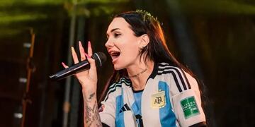 Sin autotune ni pista, La Joaqui cantó a capela y sorprendió a una multitud durante su show en Tecnópolis