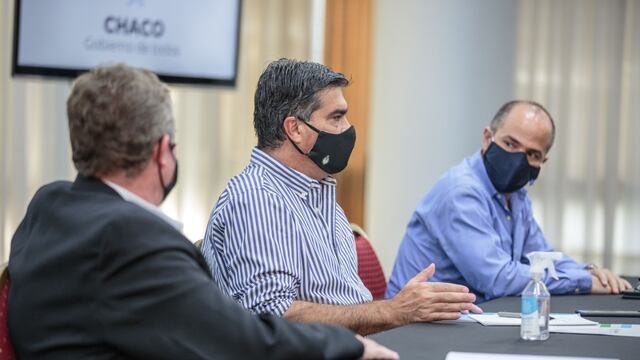 Capitanich (centro) e Irigoyen (izquierda) durante la reunión del CONES Chaco.