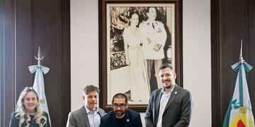 Rodrigo Aristimuño firmó un convenio para la adquisición de maquinaria.