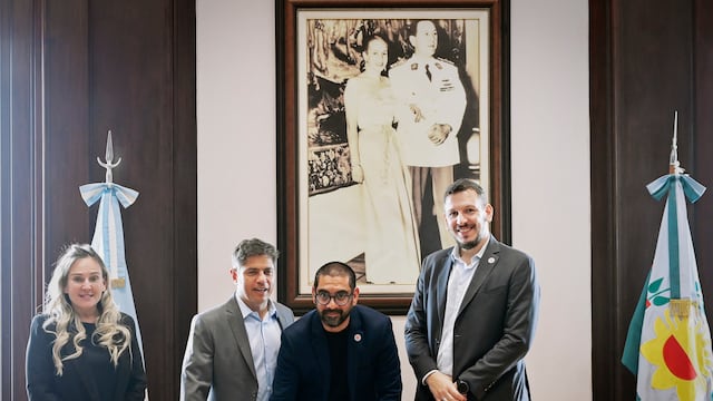 Rodrigo Aristimuño firmó un convenio para la adquisición de maquinaria.