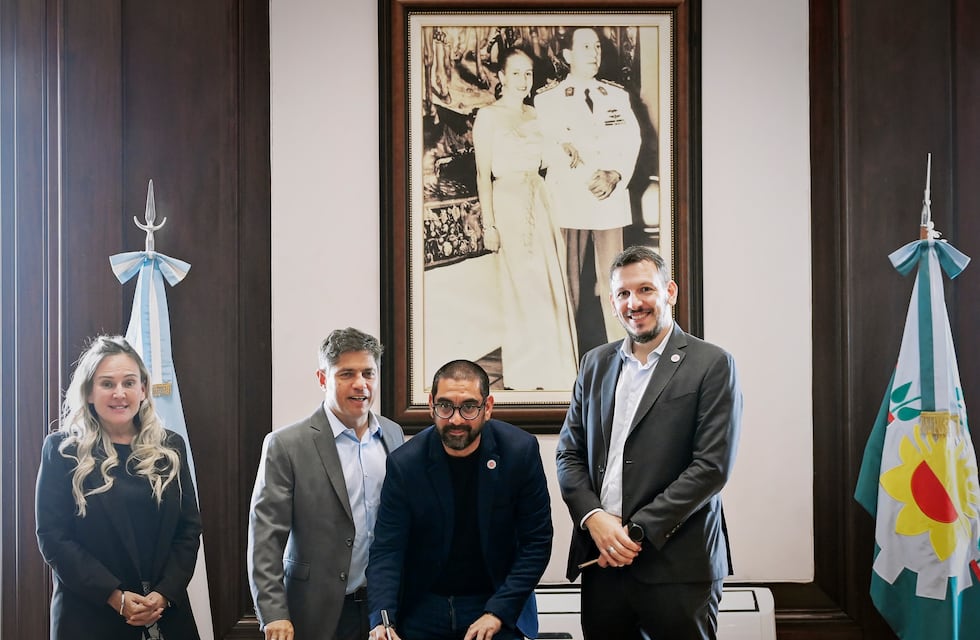 Aristimuño firmó con la provincia un convenio para comprar maquinaria