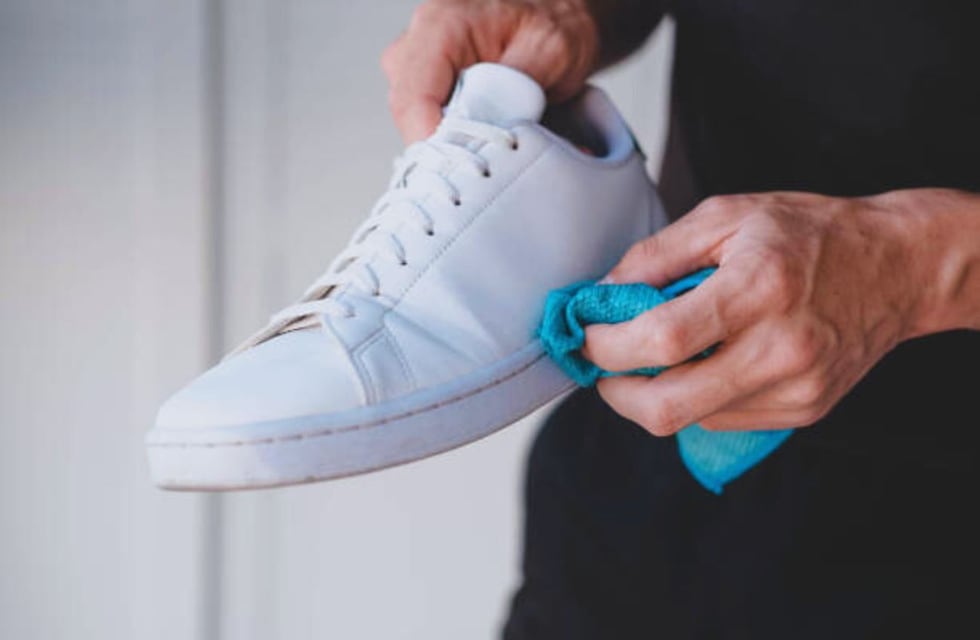 El truco definitivo para dejar como nuevas las suelas de las zapatillas blancas