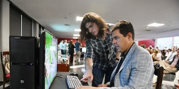 La propuesta permite recorrer Tucumán, asumir el rol de legislador y diseñar proyectos en áreas estratégicas como Economía del Conocimiento, Inteligencia Artificial y Promoción Audiovisual